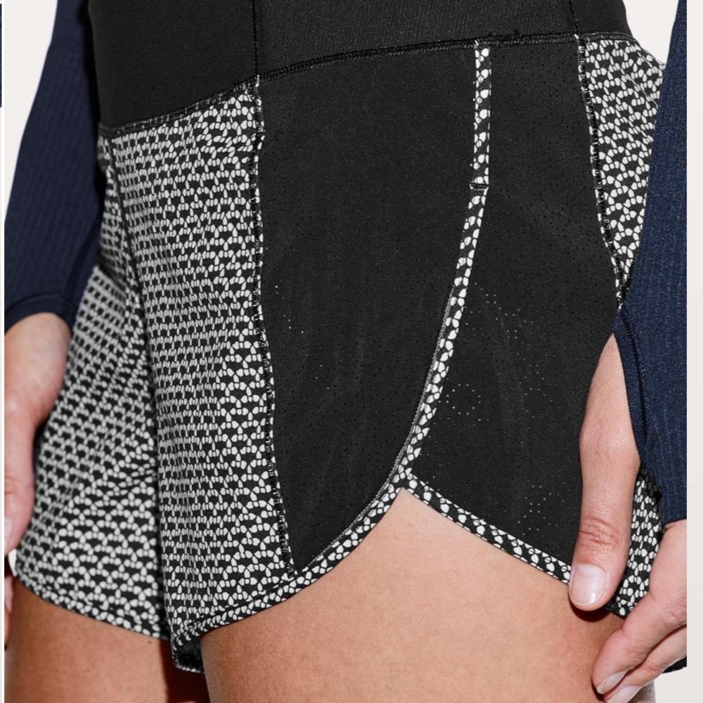 Lululemon Real Quick Short *Perforated 3.5" - Picture 11 of 11